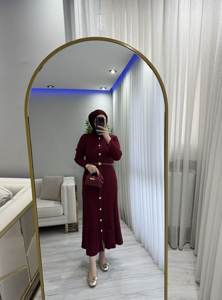 Gold düğmeli elbise bordo