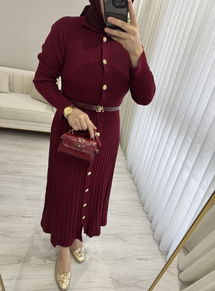 Gold düğmeli elbise bordo