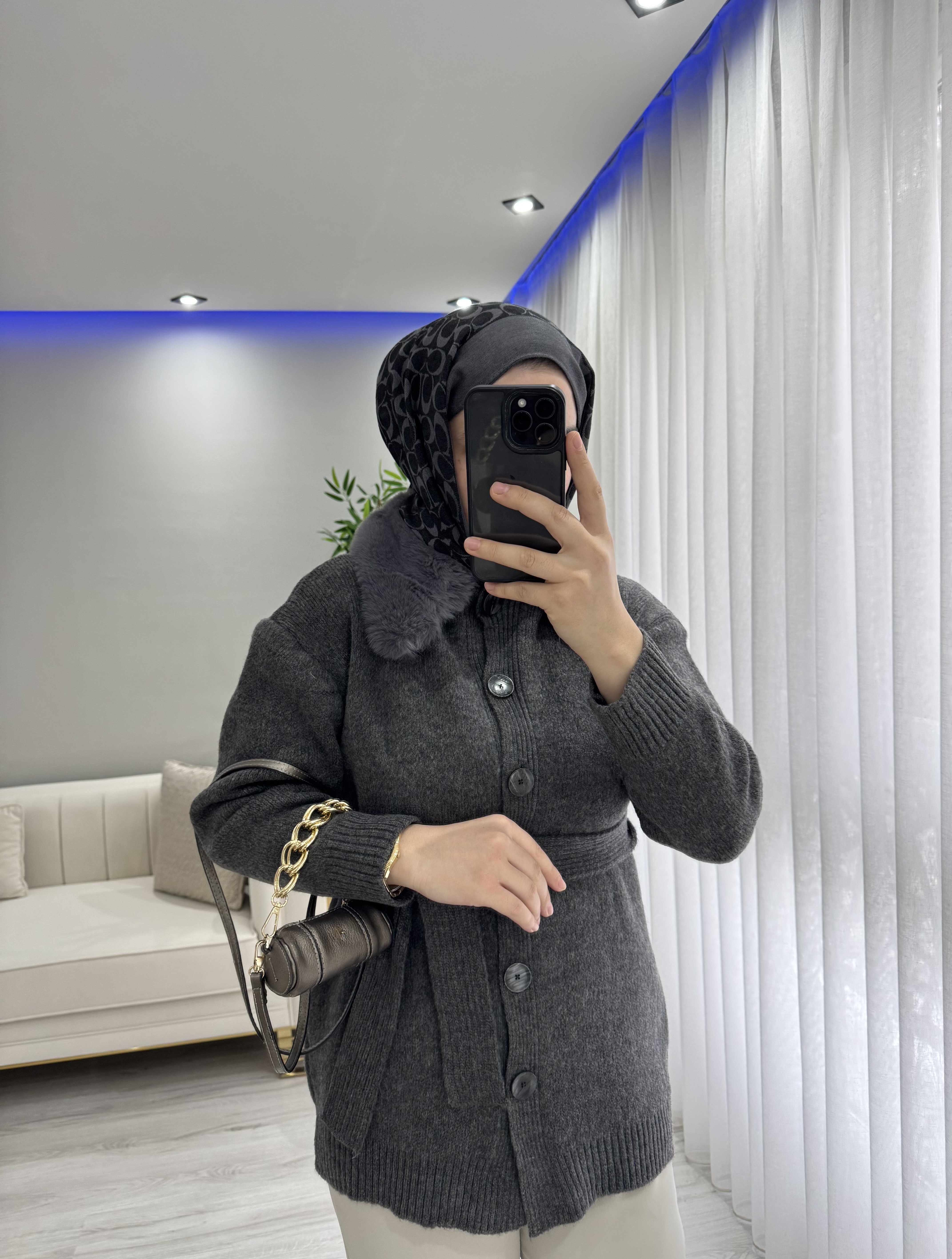 Yakası kürklü hırka füme renk
