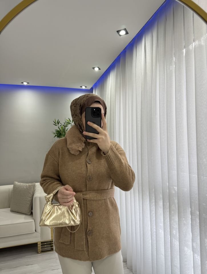 Yakası kürklü hırka taba rengi