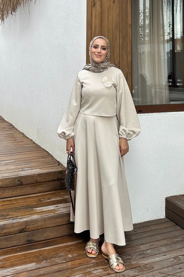 GÜLLÜ TAKIM KREM